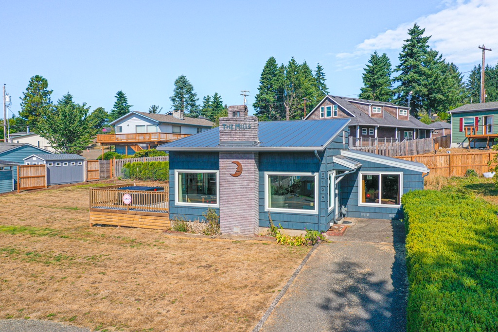Moon Over The Mills 1 Bedroom House in Neotsu, OR