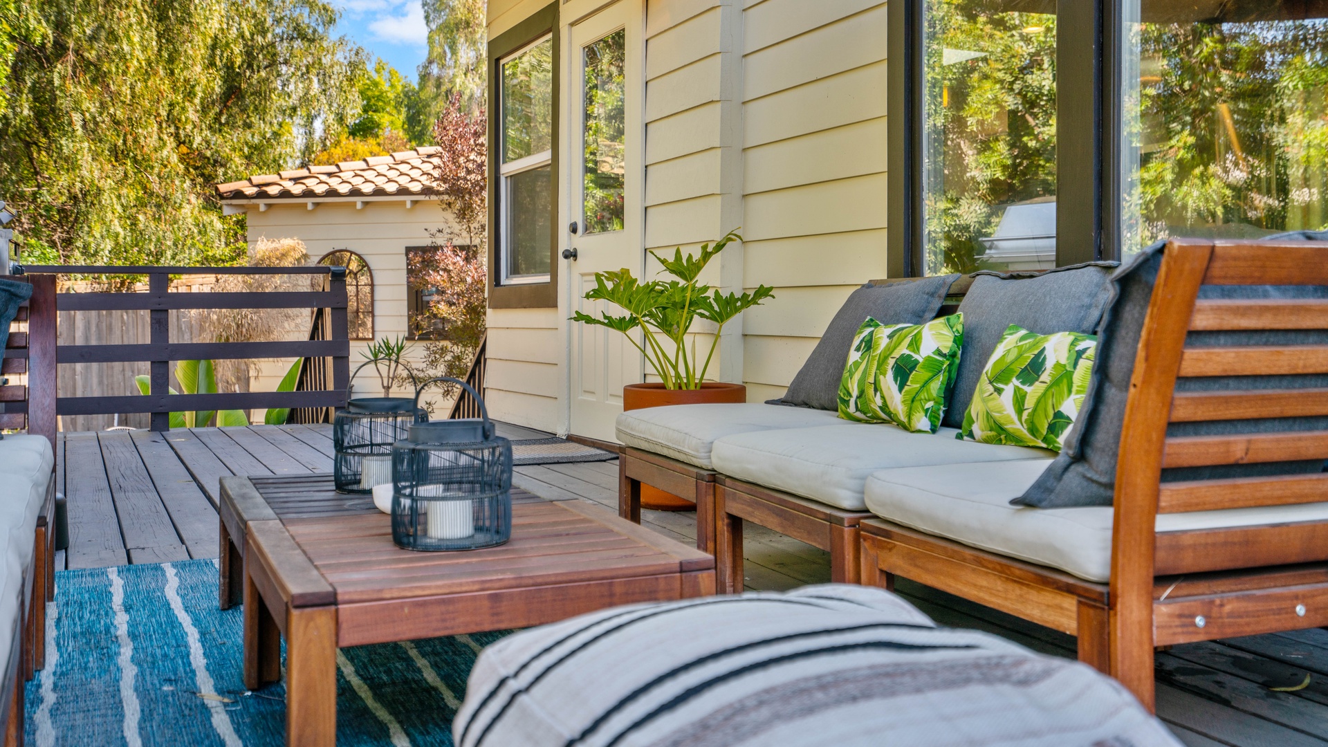 Backyard Deck Lounge