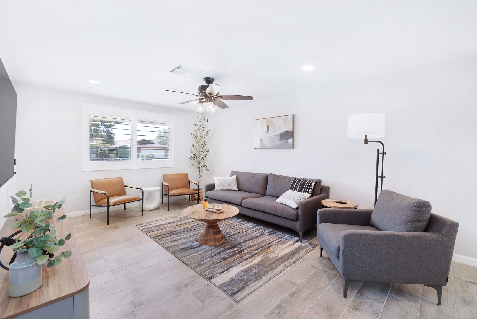 Modern, bright living room