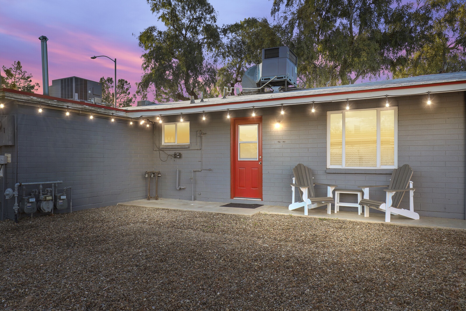 Fenced common area w/BBQ and seating