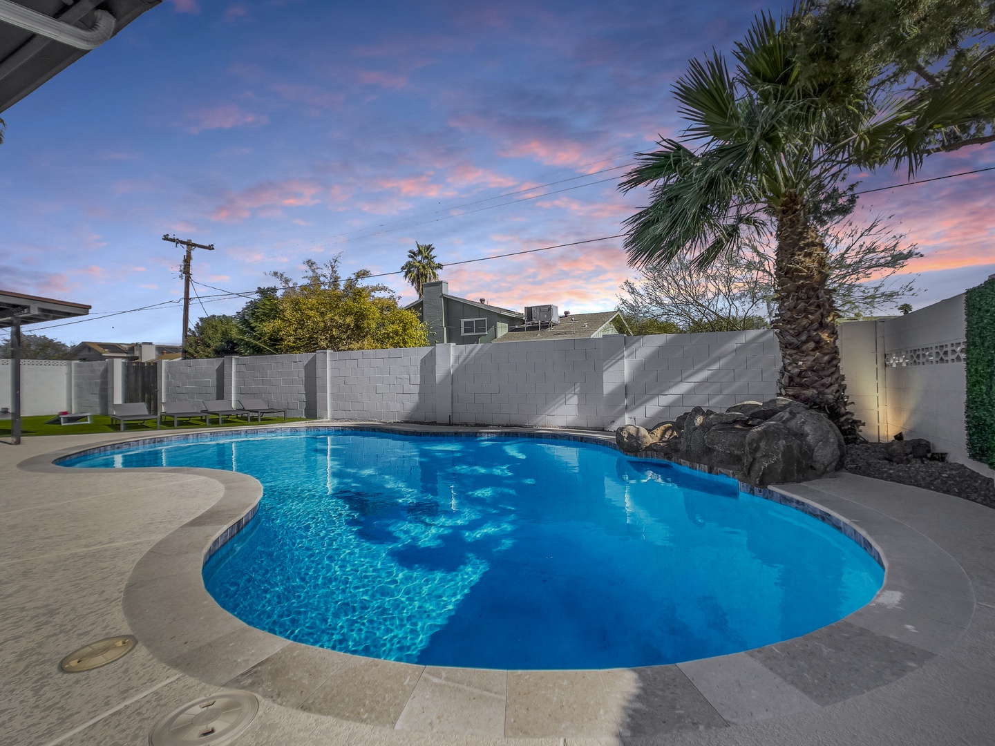 Swimming Pool (heated, included in nightly rate)