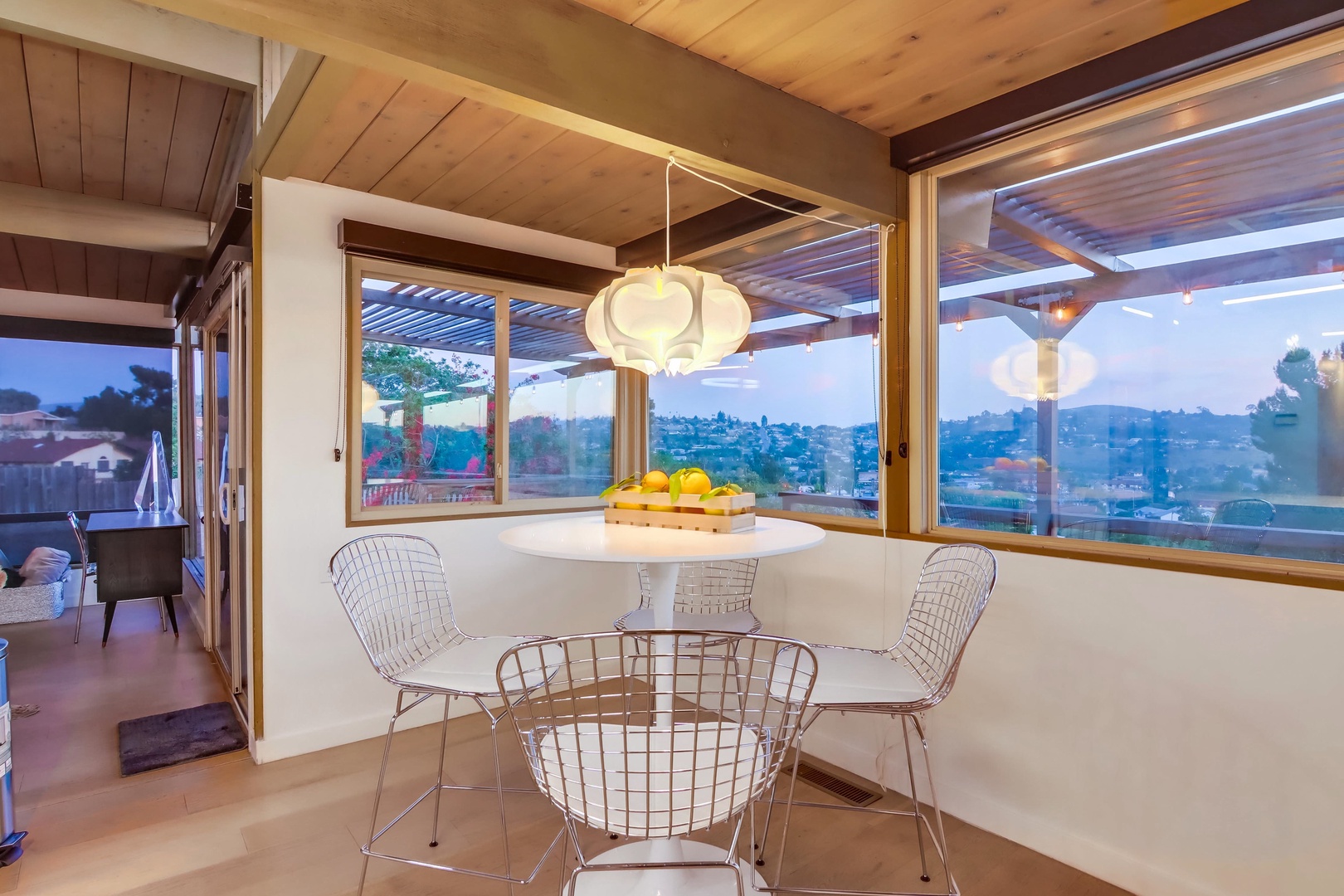 Breakfast nook with views!