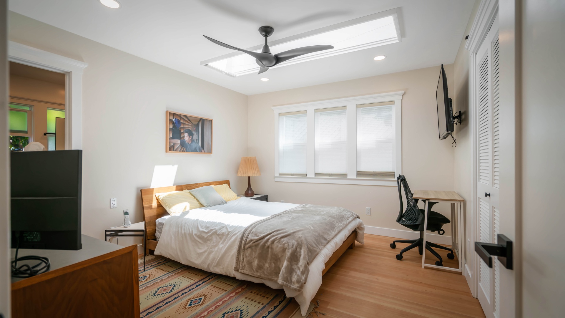 Primary bedroom, Queen bed with ensuite bathroom