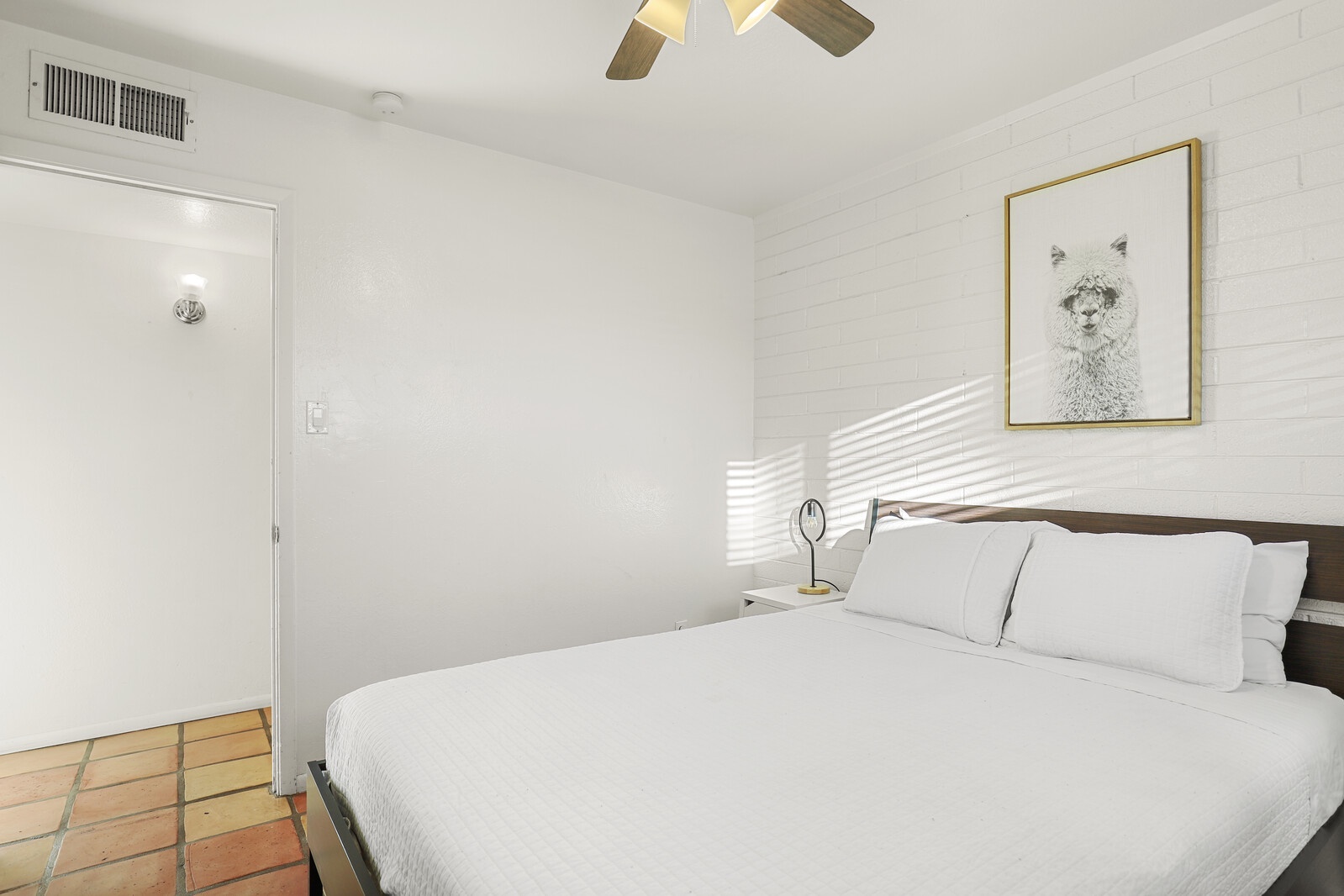 Second bedroom, queen bed