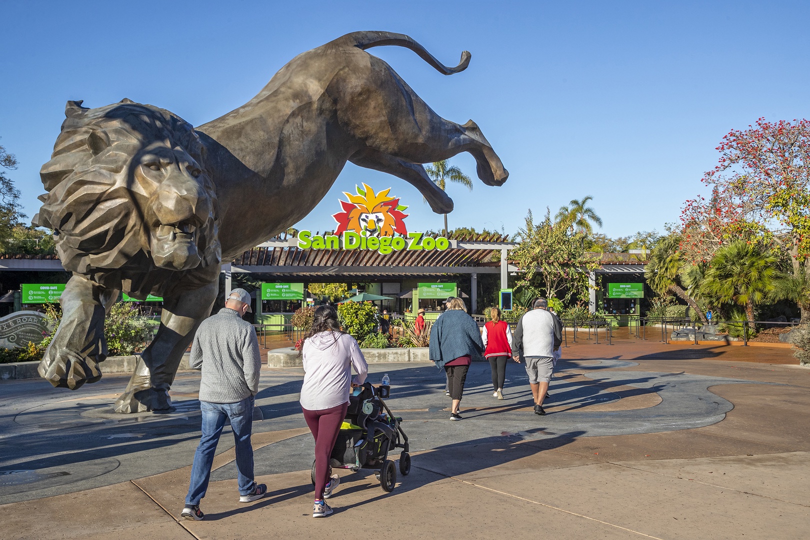 San Diego Zoo is a quick 15 minute drive away