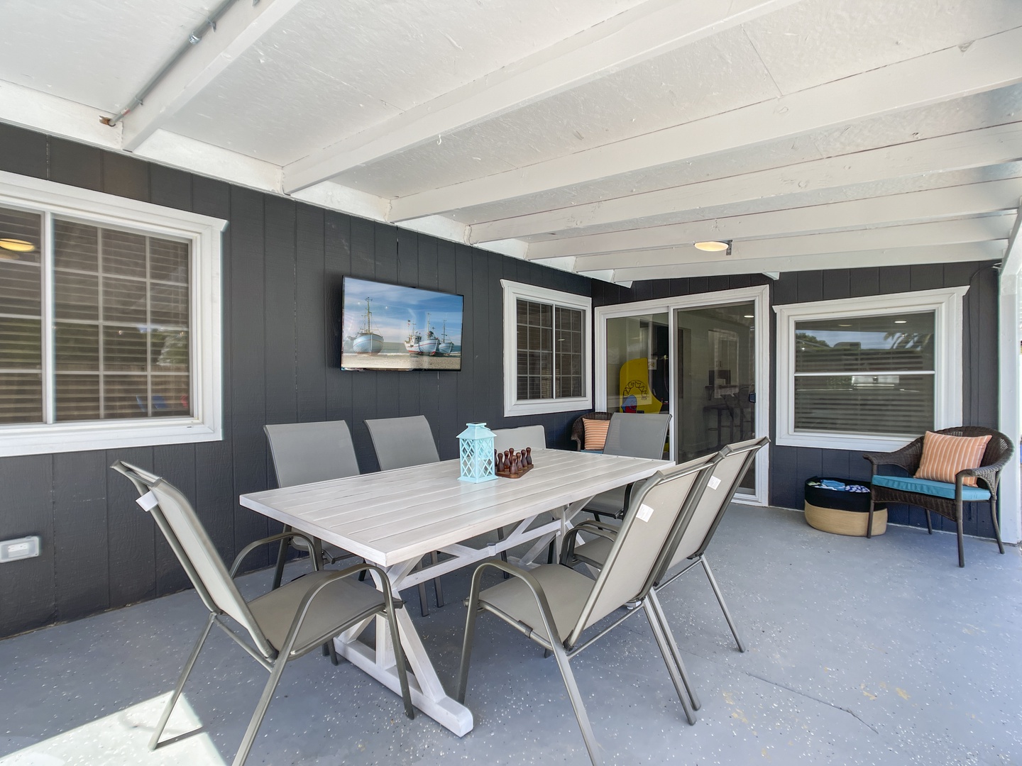 Outdoor covered dining and lounge area