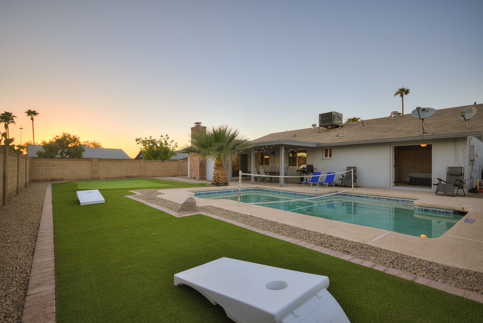 Manhatton | Tempe Getaway | Pool | Putting Green