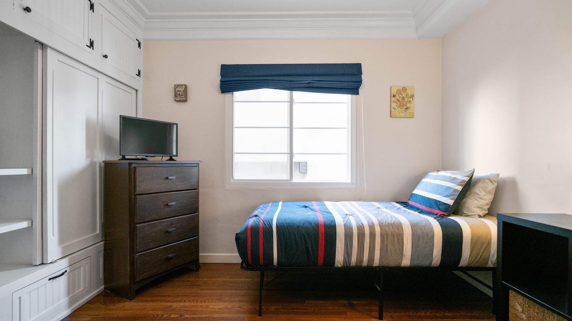 Bedroom 3: Two twin beds, first floor