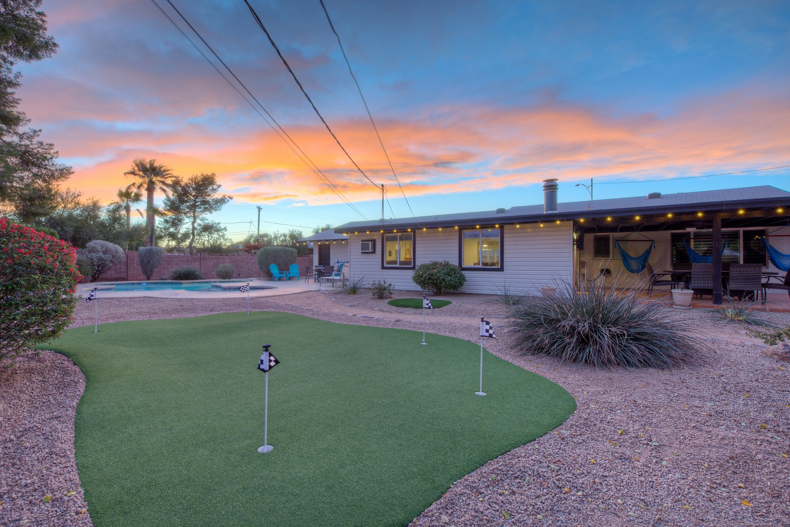 Putting and chipping green