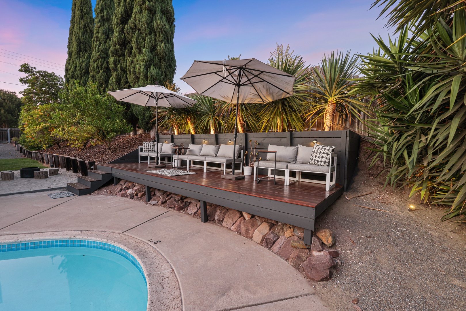 Private pool and hot tub, fruit trees and lots of lounge areas