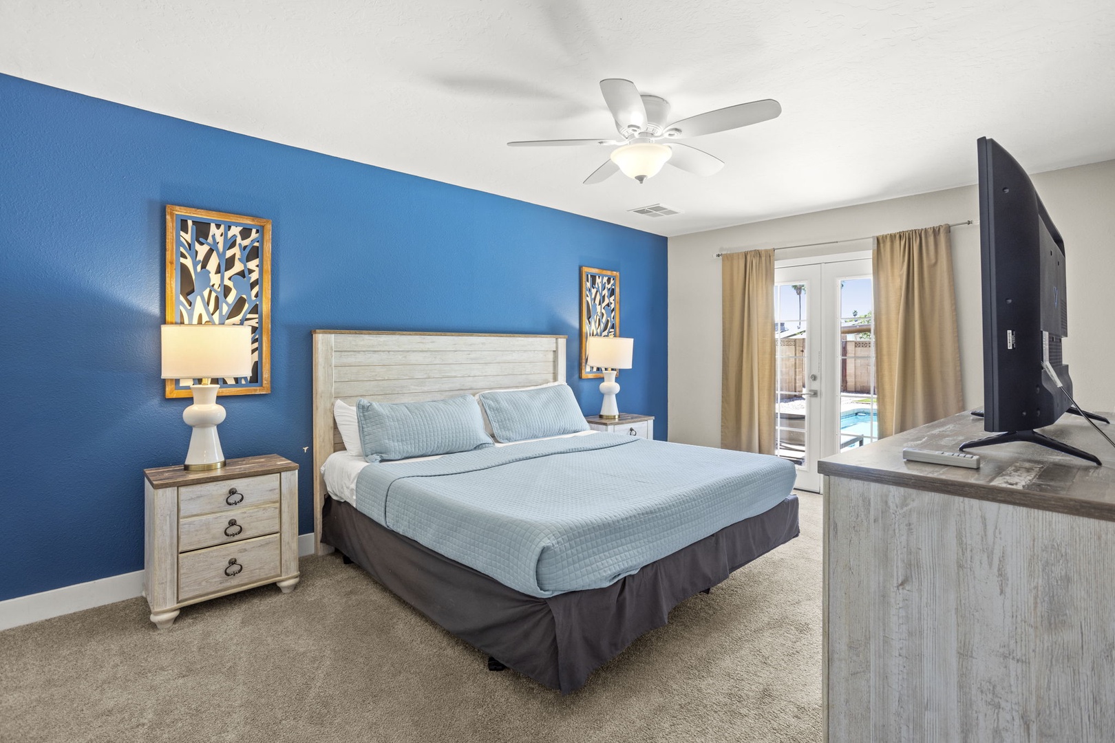 Master Bedroom - King Bed - Ensuite Bathroom