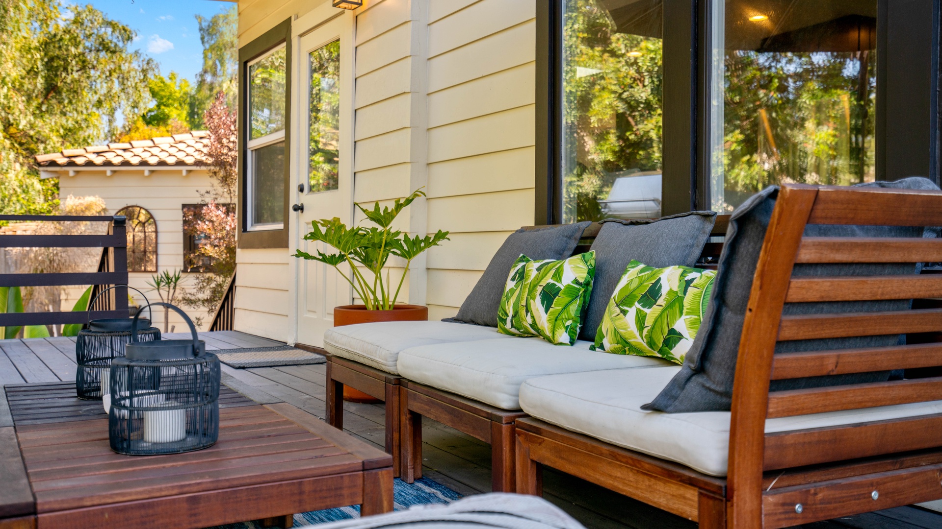 Backyard Deck Lounge