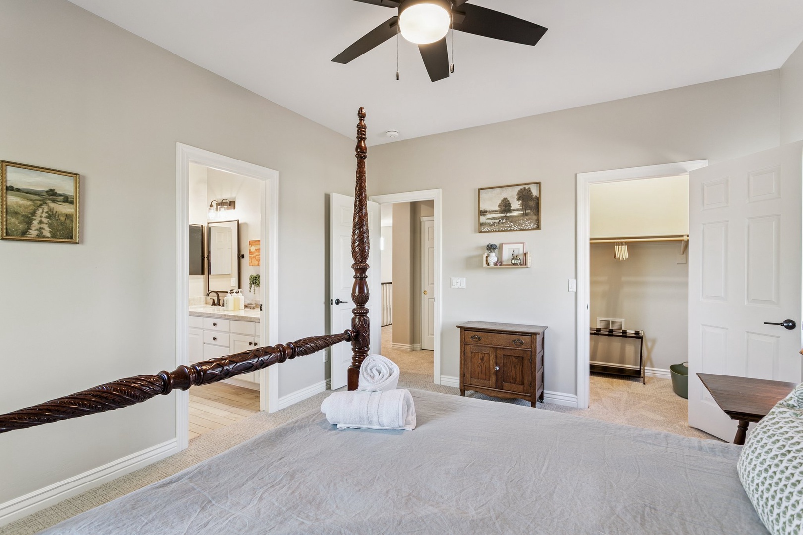 Second Floor - Guest Bedroom - Queen Bed