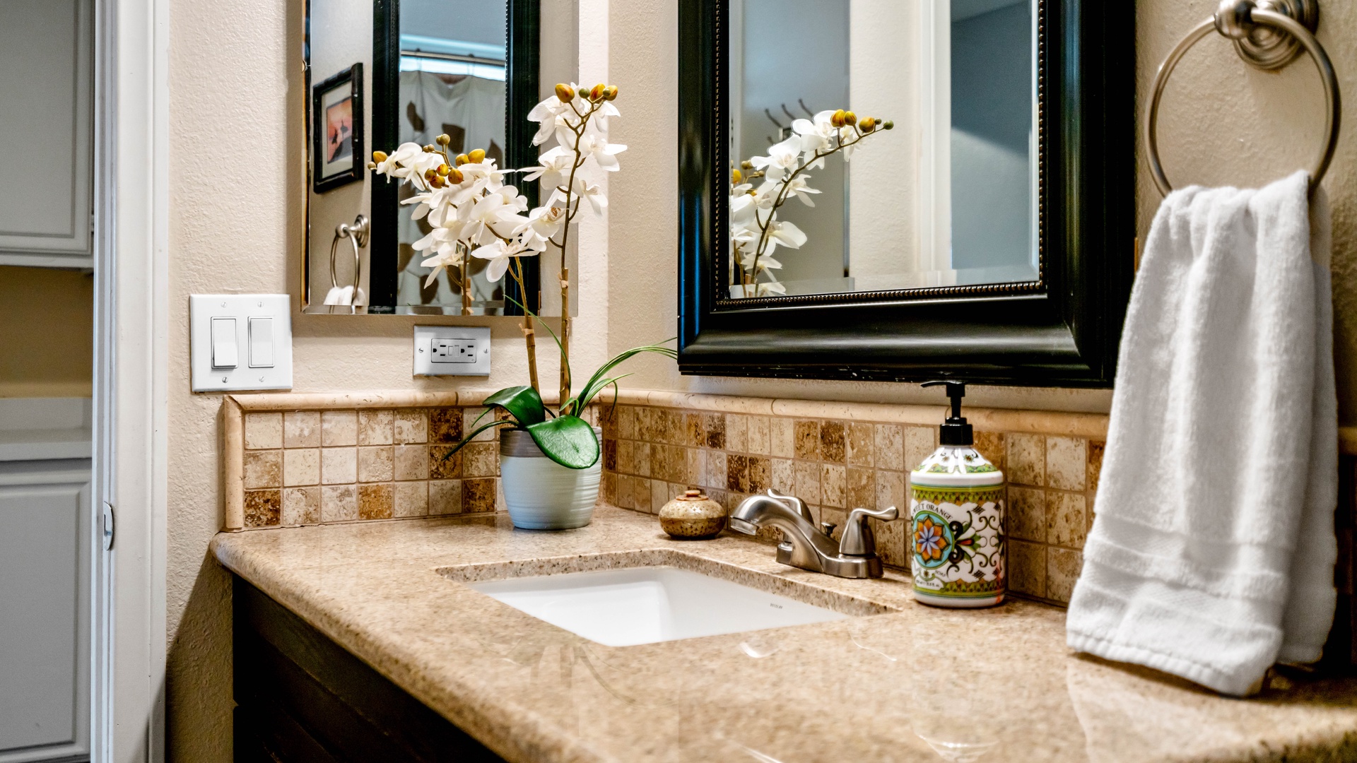 The 2.5 bathrooms are equipped with fresh laundered towels, hand soap, body wash, shampoo, and conditioner.