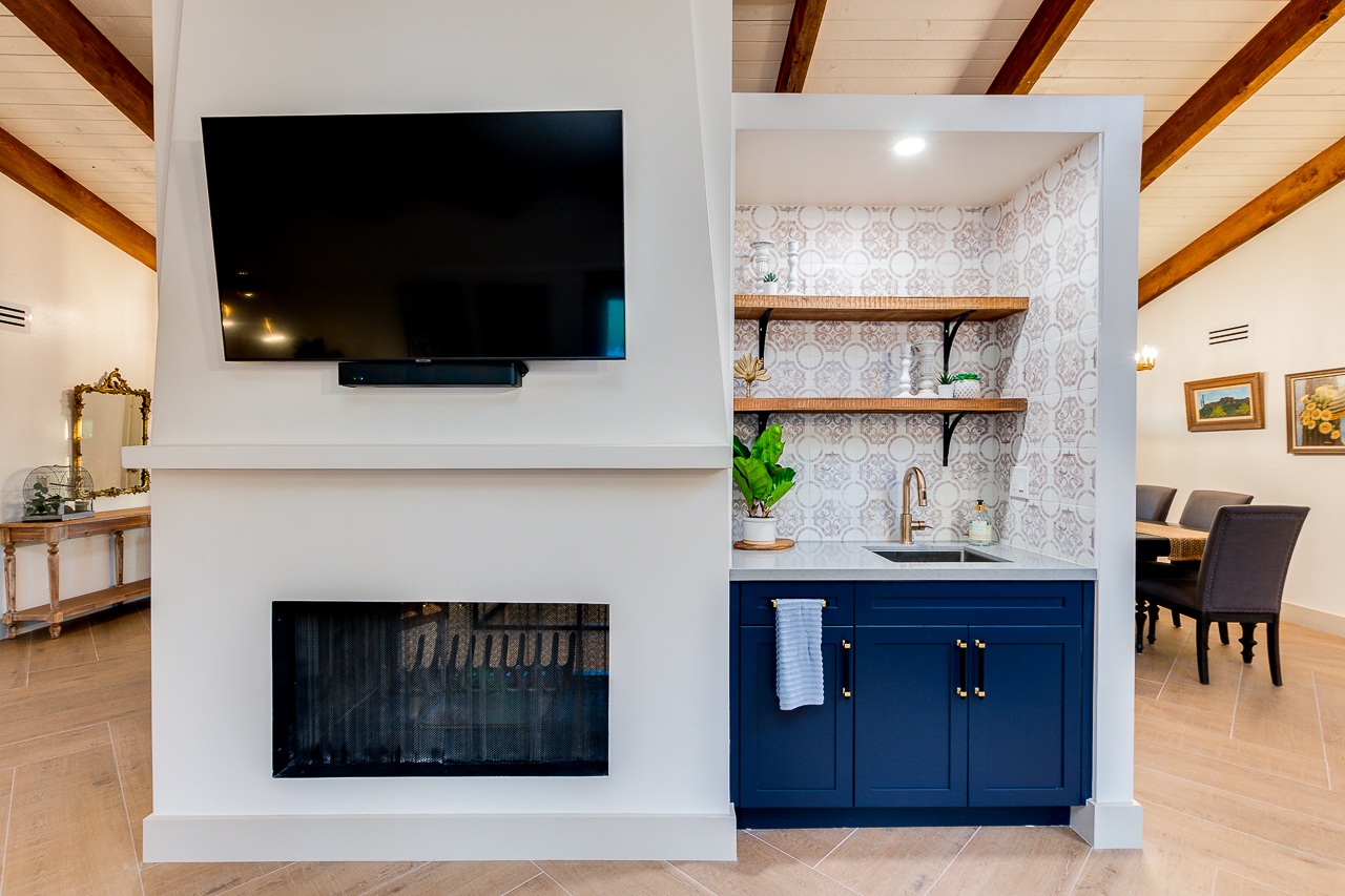 Wet bar area