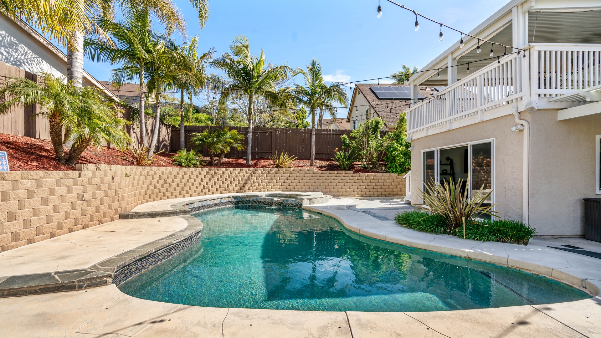 Private backyard heated Pool & Jacuzzi