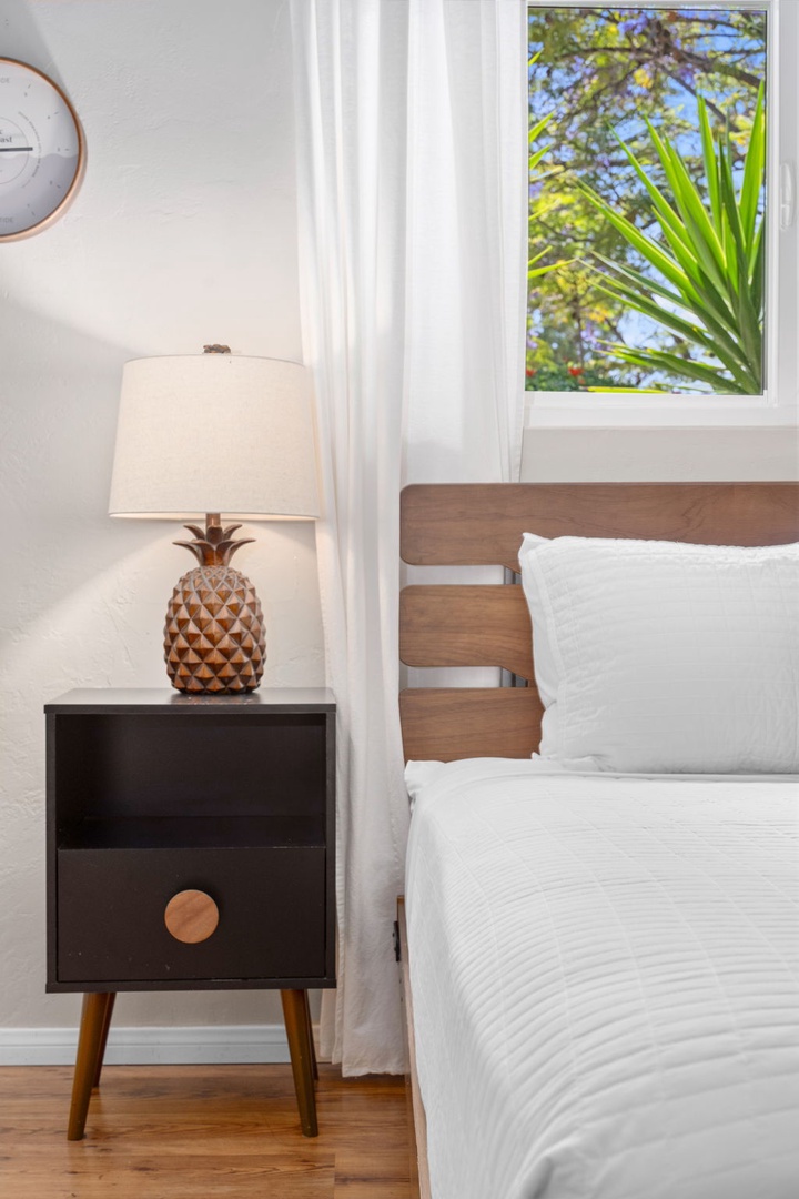 Bedroom 2: Queen + ensuite (Sealy hybrid)