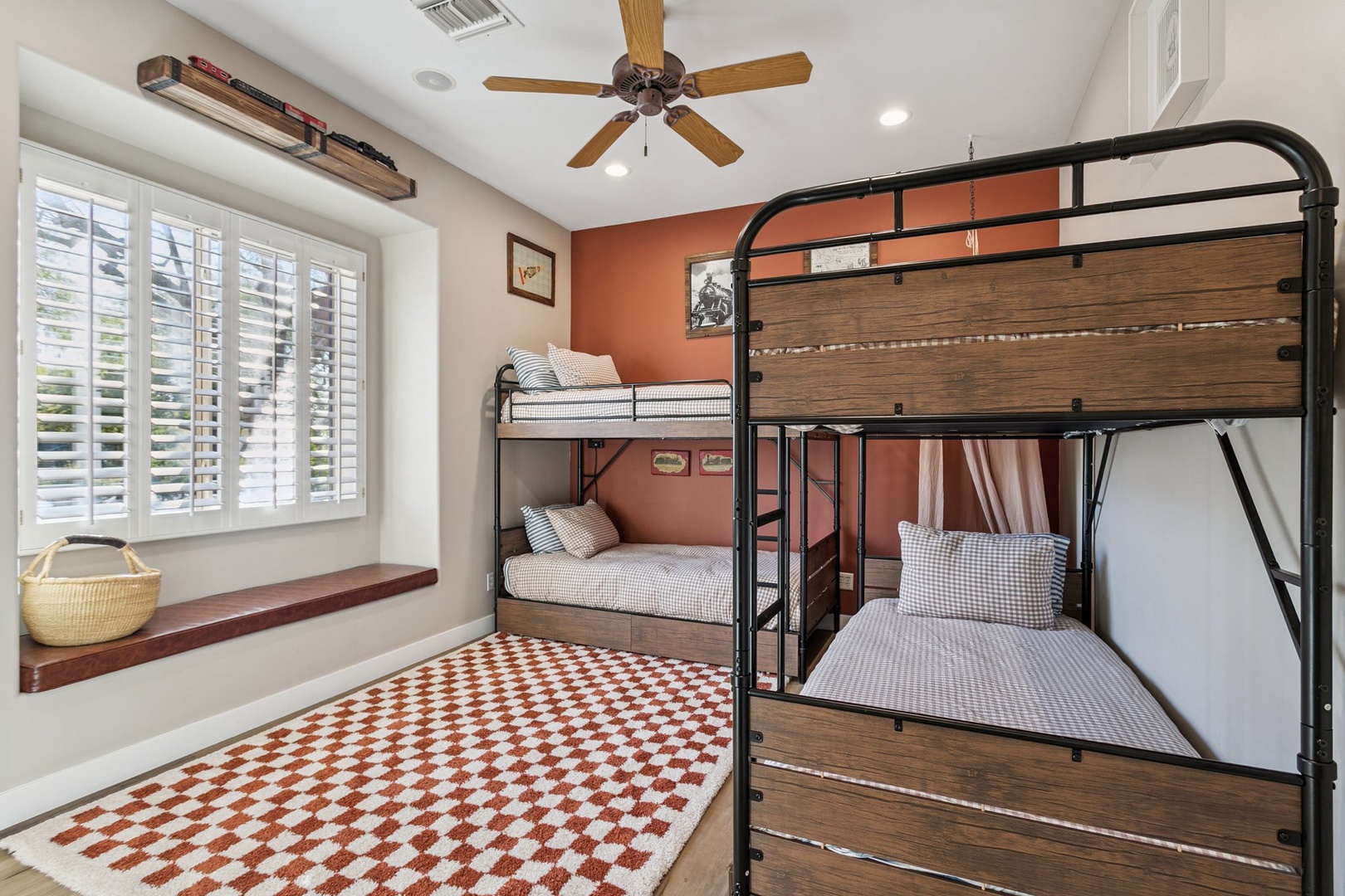 First Floor - Guest Bedroom - 2 Twin Bunk Beds