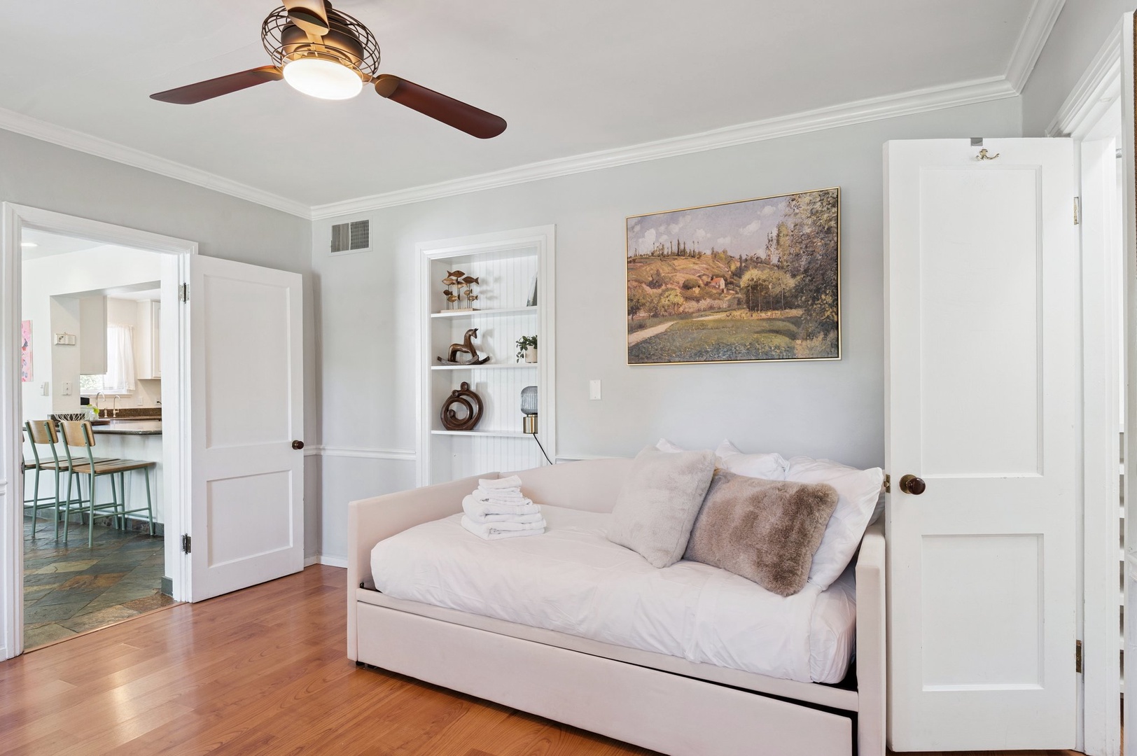 Bedroom 3: Twin