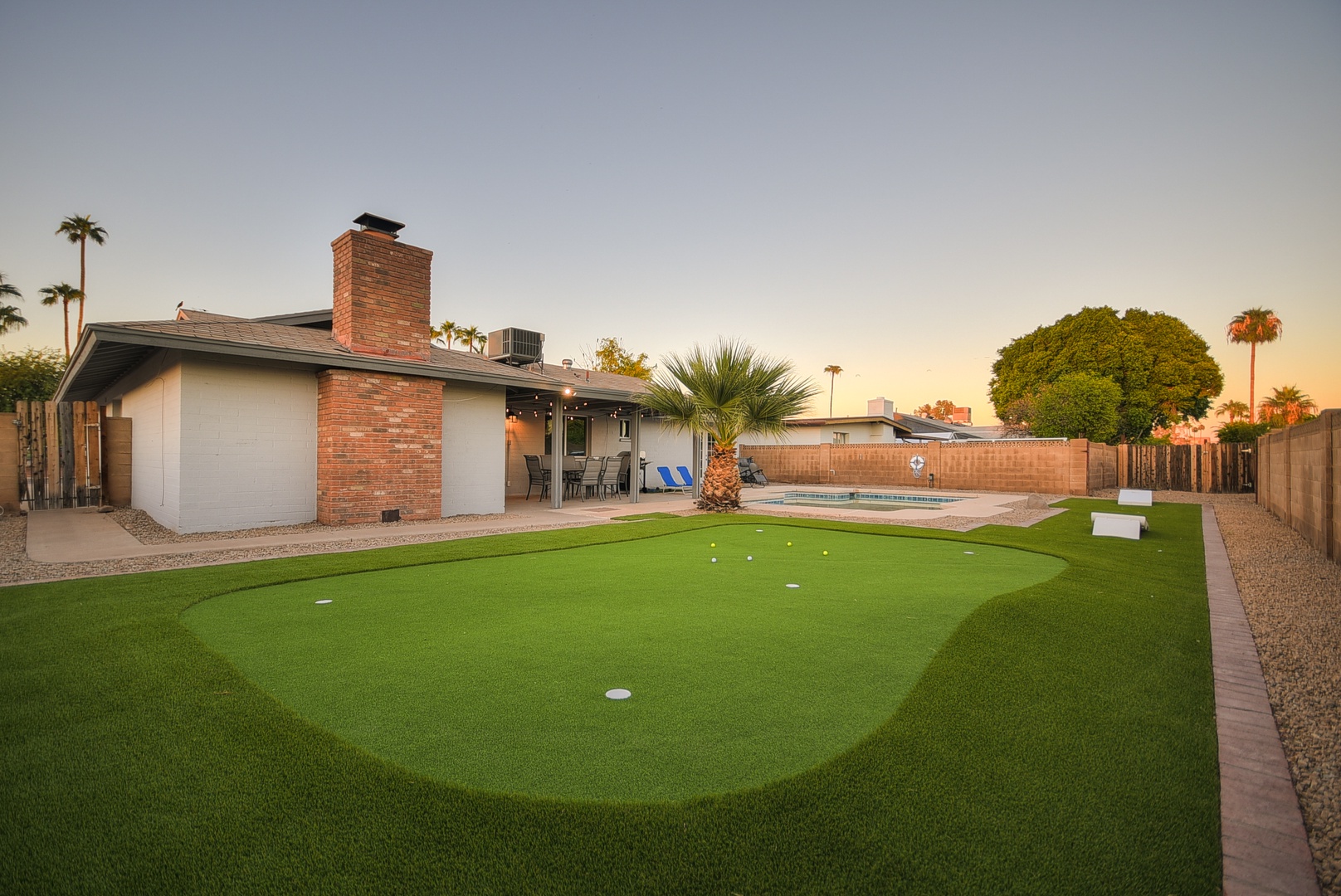 Putting green to practice your short shot.