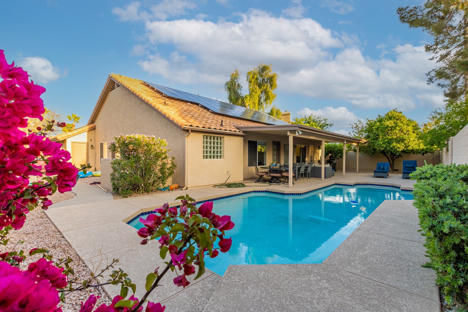 Fully fenced sparkling pool (not heated)