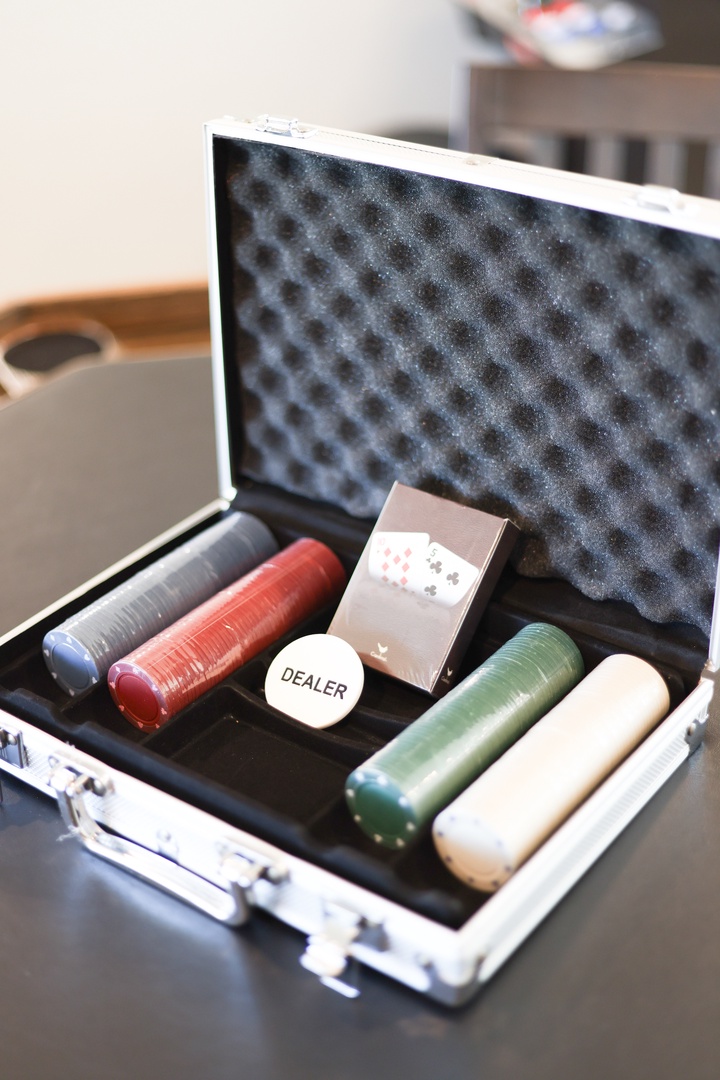 Poker set for family and friends to have a little fun!