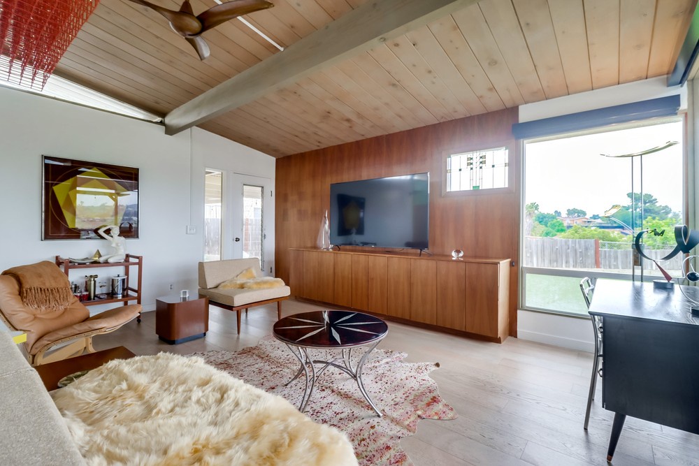 Living room with flat screen tv