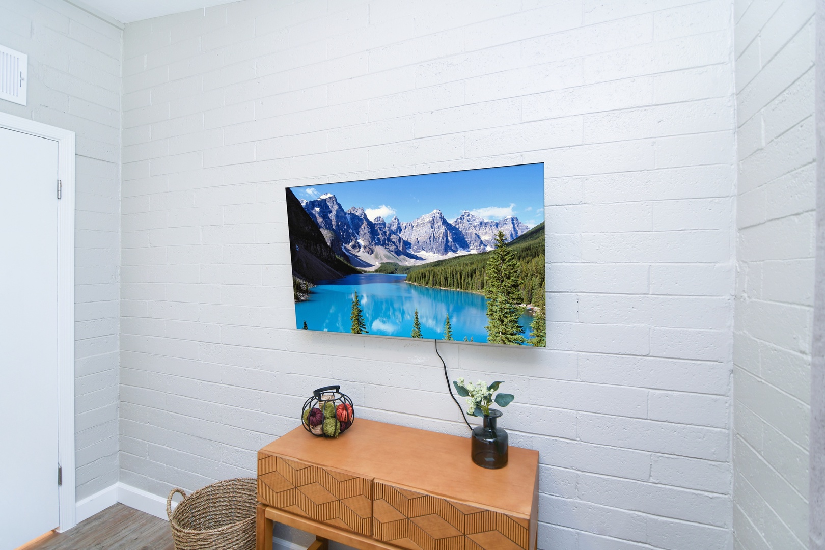 Bedroom 2: 43" HD4K Smart TV for your enjoyment on the bed