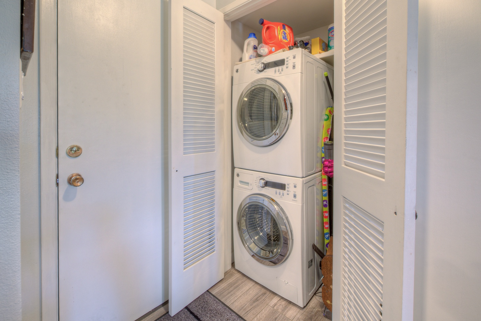 In unit washer and dryer. Complimentary detergent available.