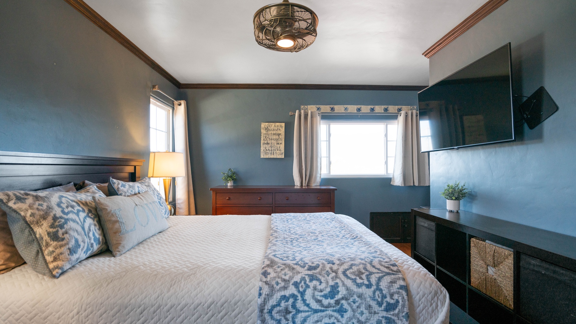 Bedroom 2: Queen bed with smart tv, second floor