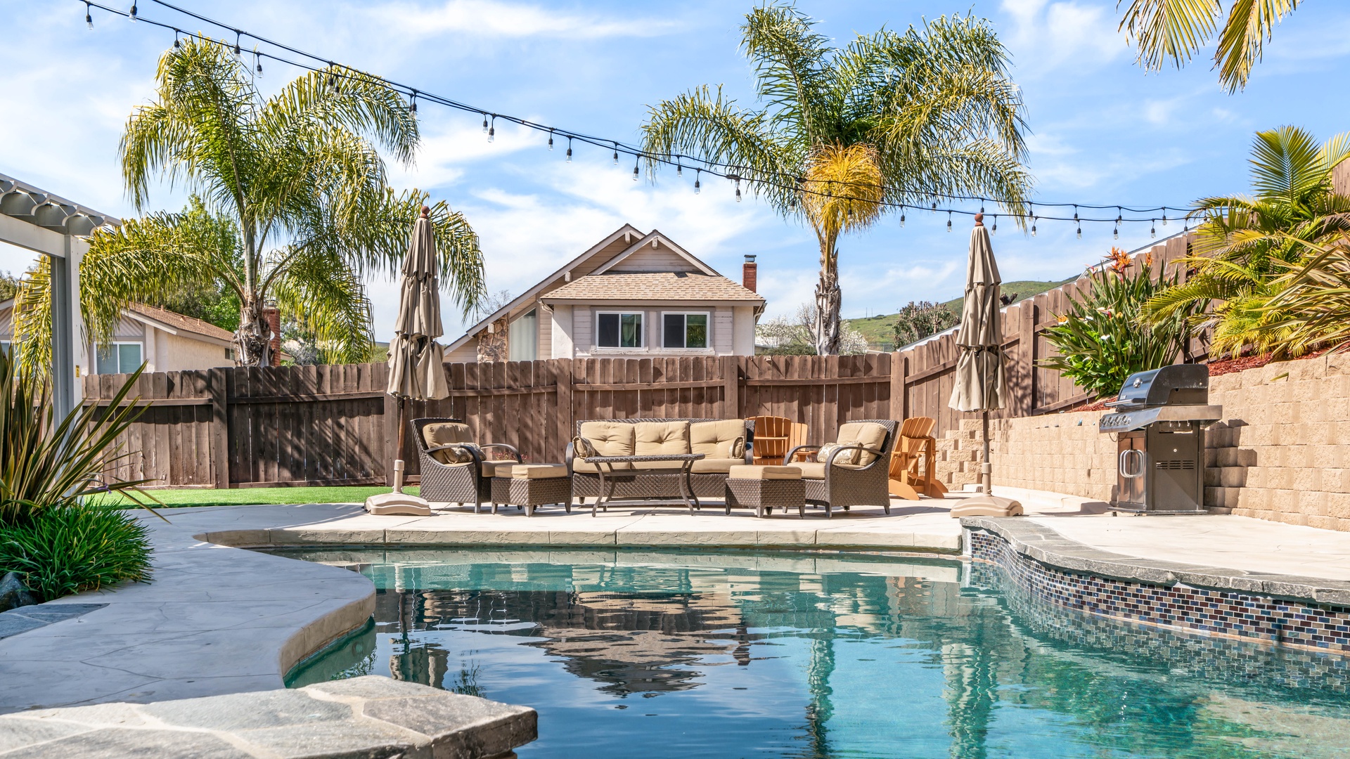 Private backyard heated Pool & Jacuzzi