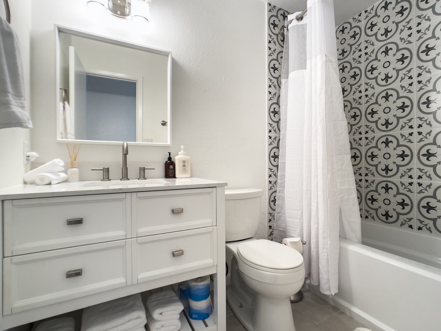 Bathroom 2 : stocked with items including: shampoo, conditioner, body wash, and fresh towels