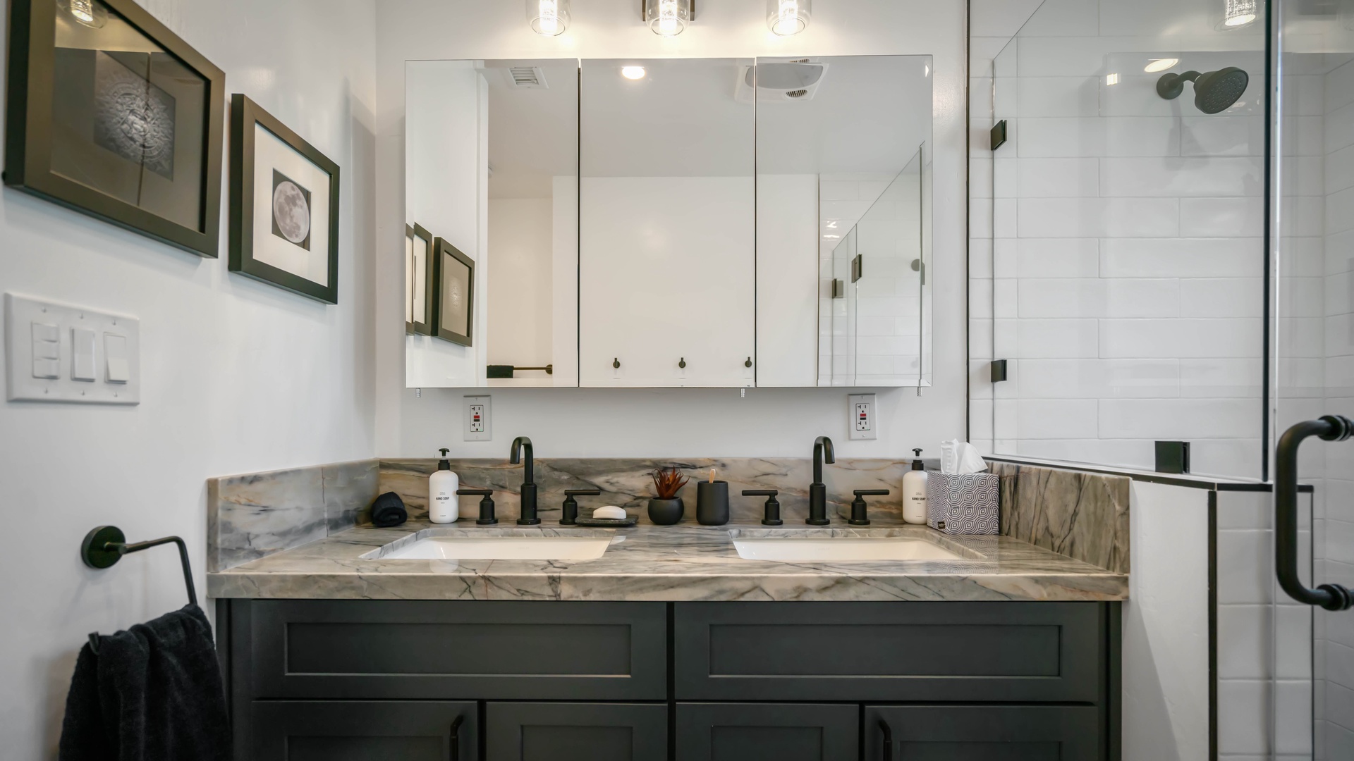 Full Bathroom, dual vanities, dual shower