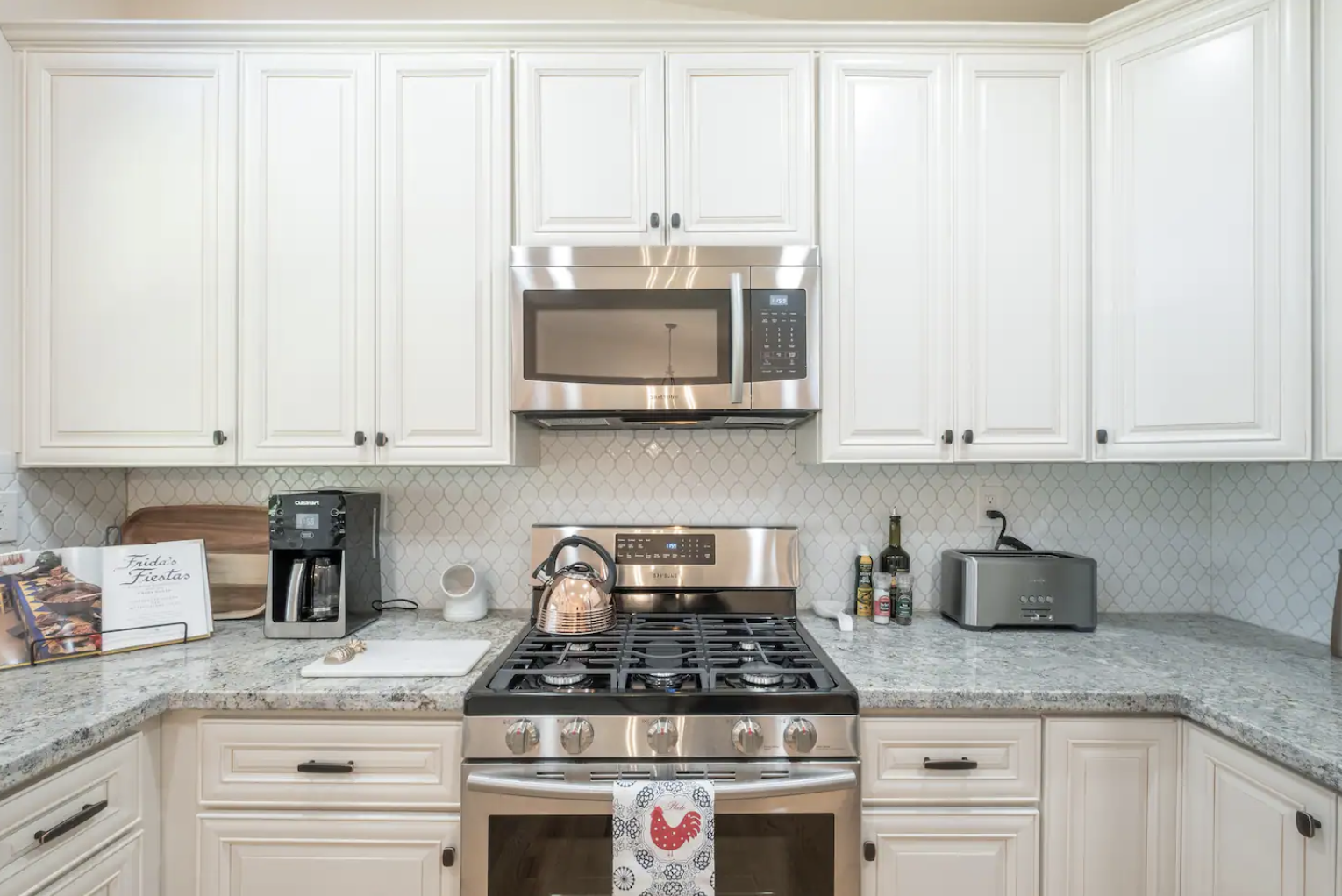 Enjoy a fully equipped kitchen so you can stay a while.