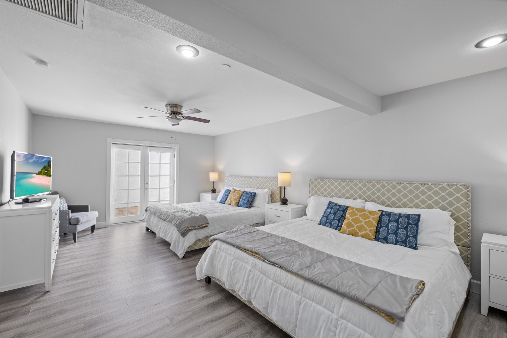 Bedroom 5: Two King Beds