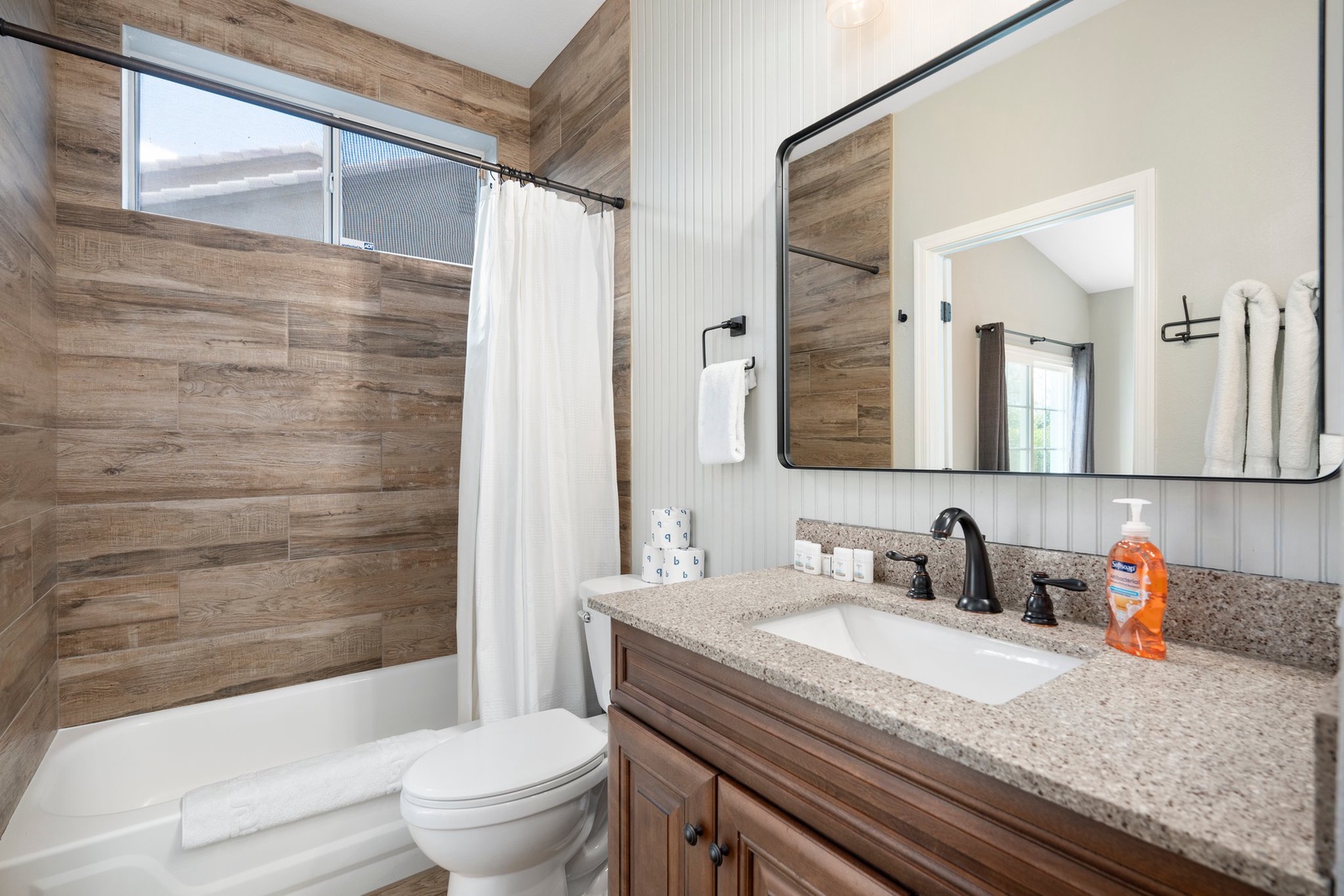 Second primary suite bathroom