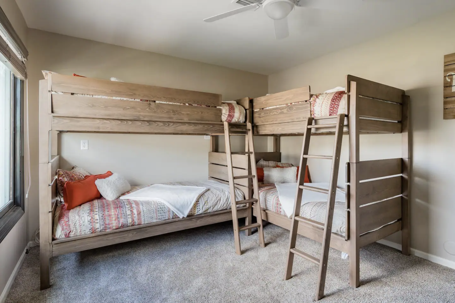 Bunk room: Two Twin Bunk Beds