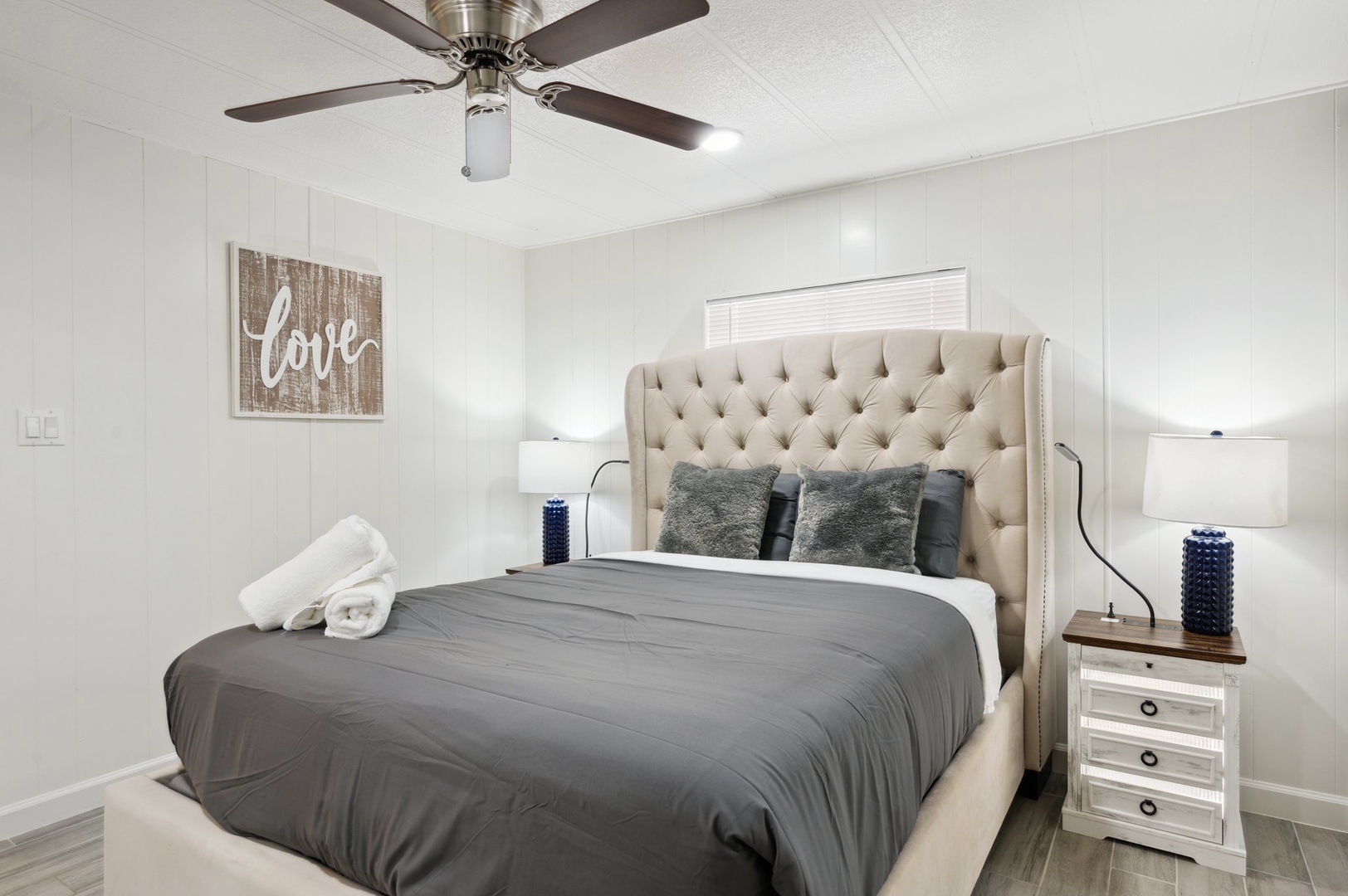 Primary Bedroom - Queen Bed