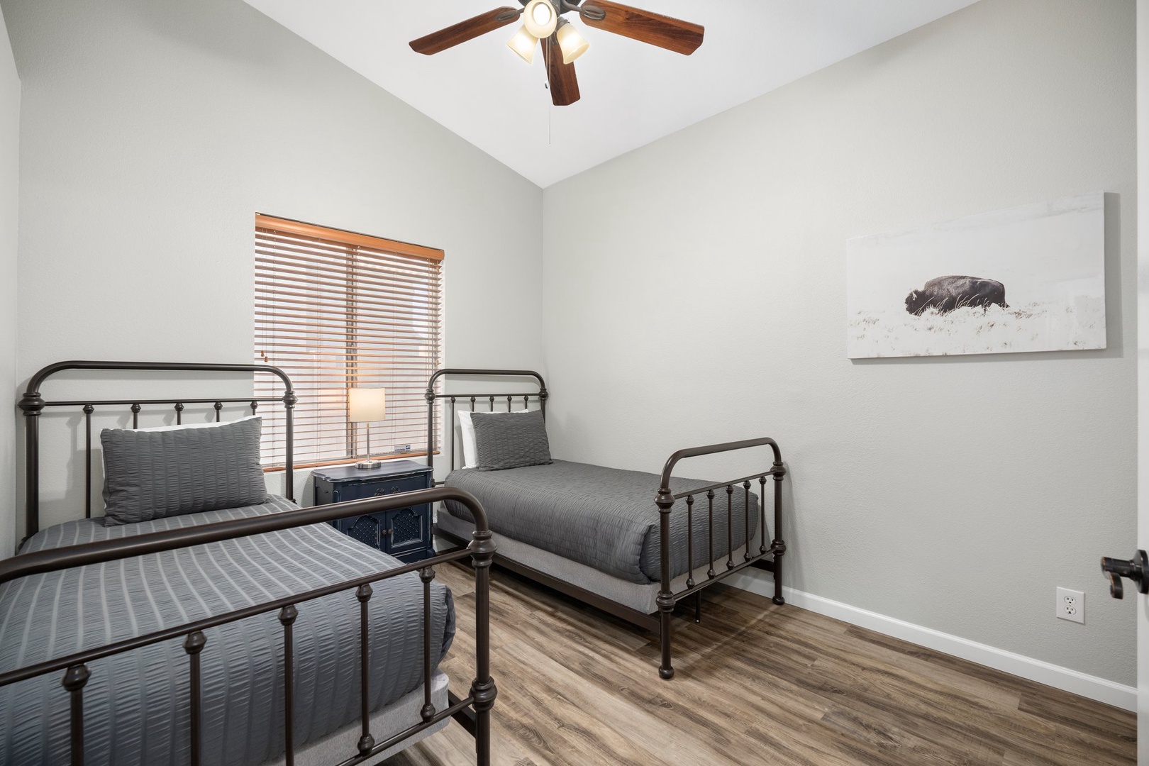 Bedroom 5 - Two Twin Beds