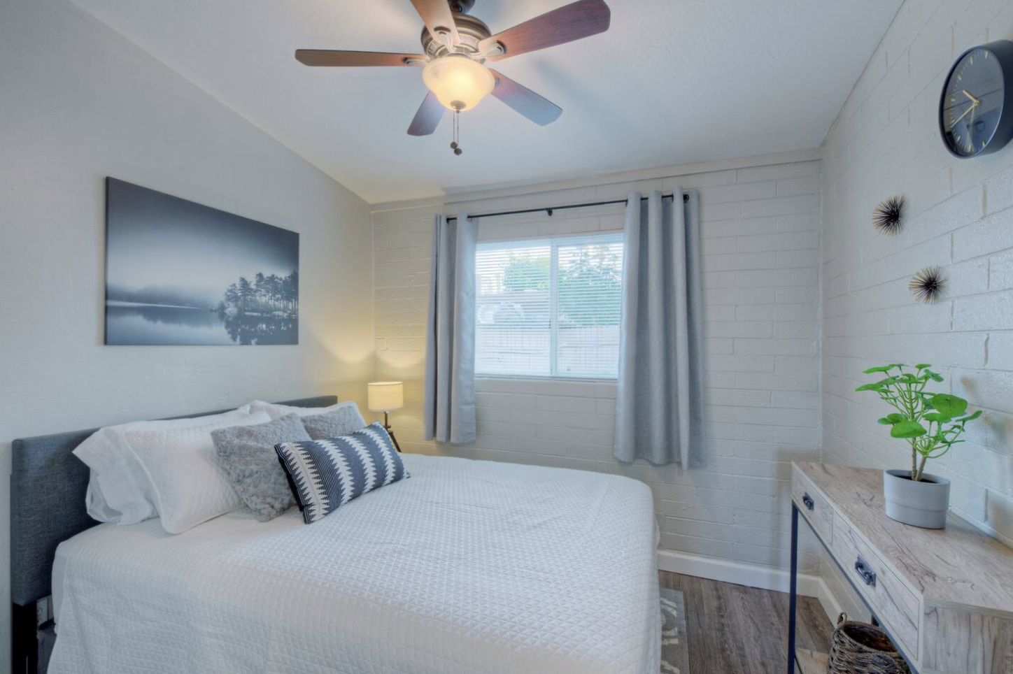 Bedroom 1 - Queen Bed