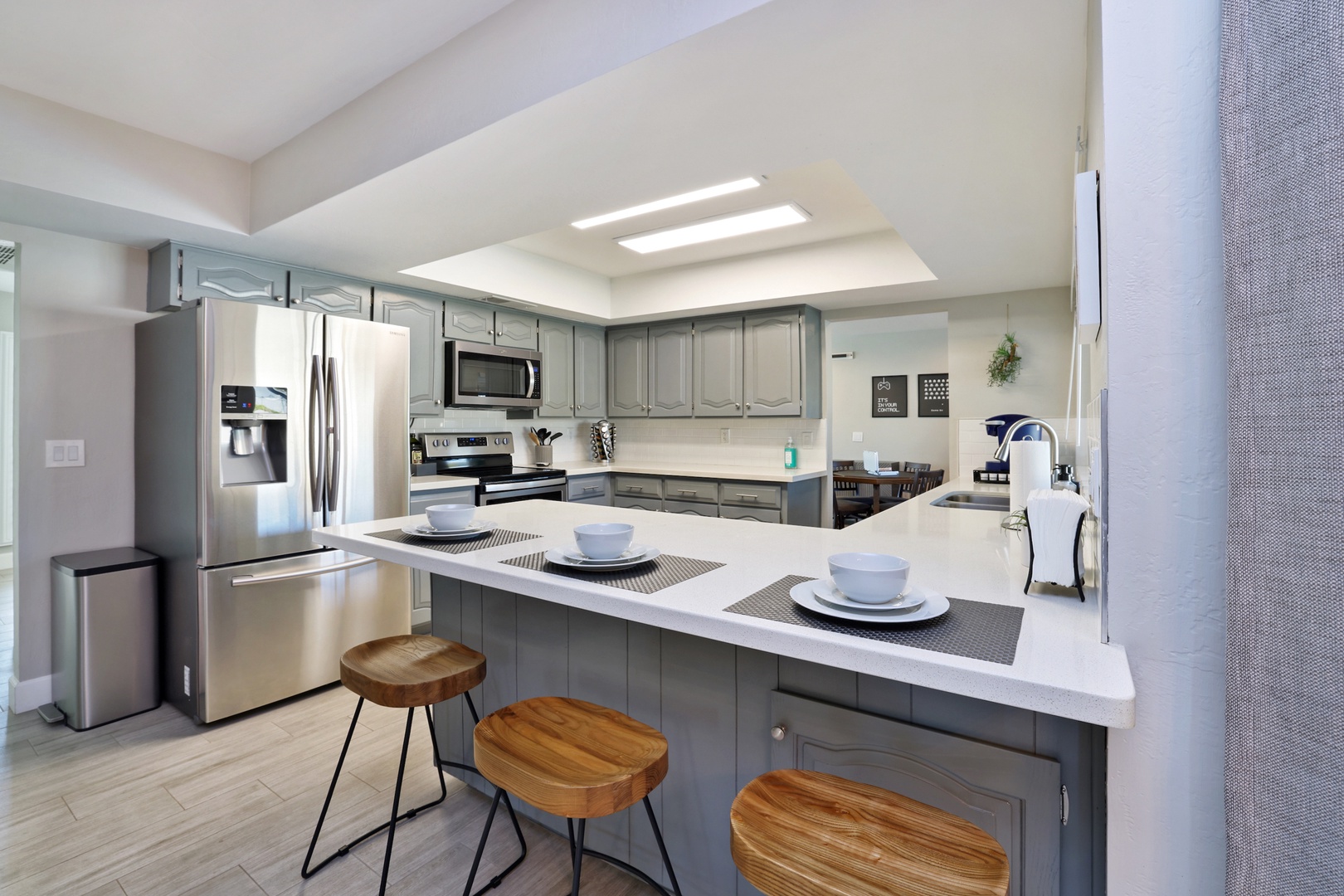 Breakfast bar seating area