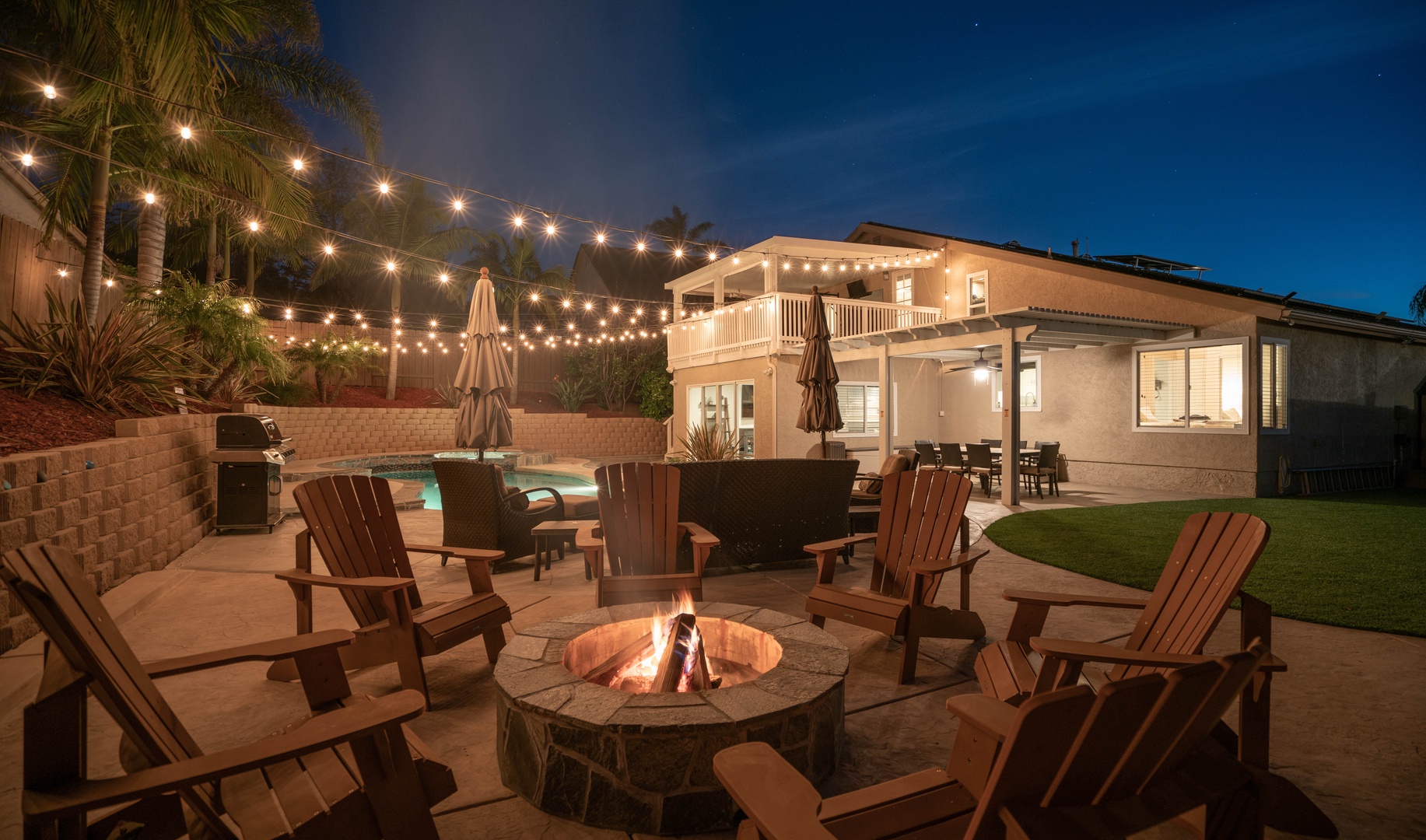 End the day with a cozy fire in the wood-burning fire pit area, perfect for roasting marshmallows and making memories.