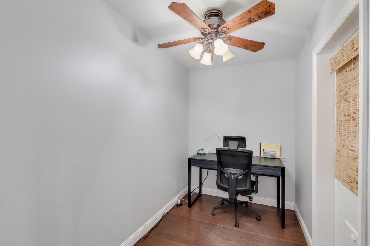 High speed WIFI and office with desk, perfect for remote working or studying
