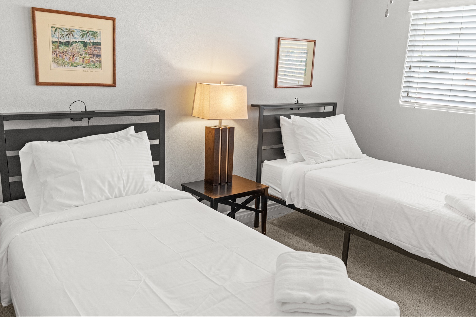 Bedroom 4: Two Single Beds