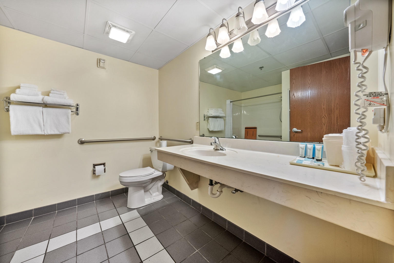 Discover the beauty of simplicity in this minimalist bathroom design