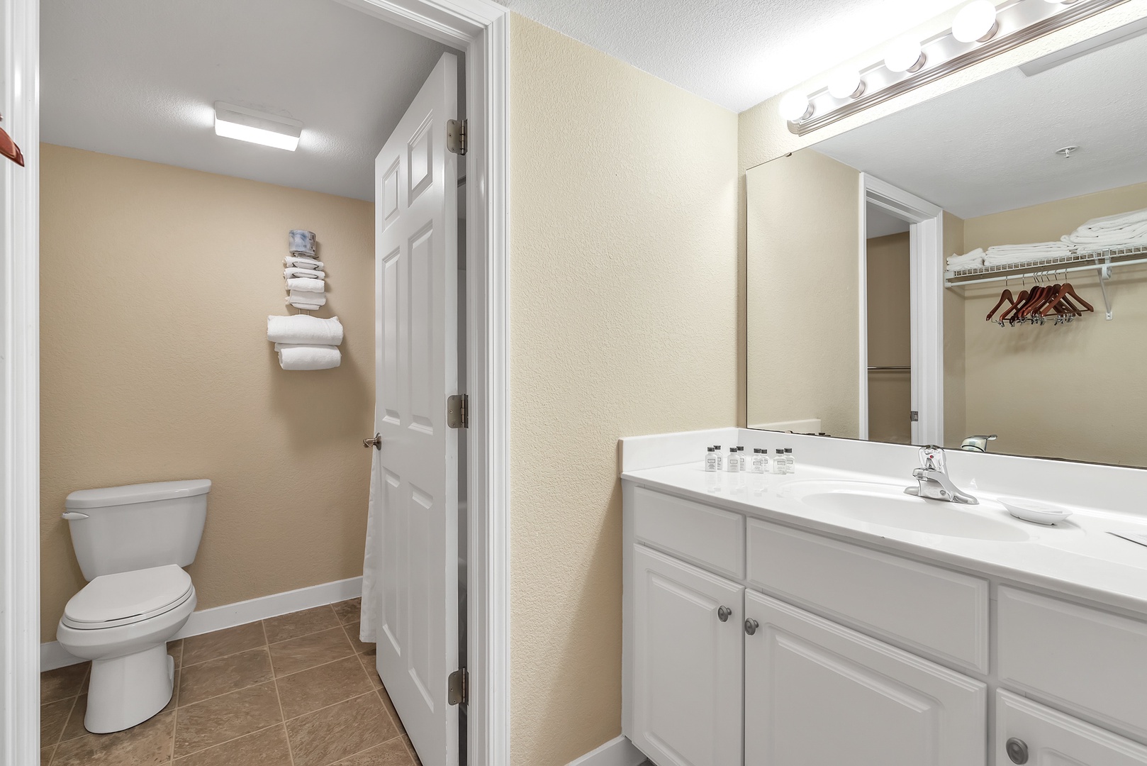 14-441-W-Lakeshore-Dr-WindowStill-Real-Estate-Photography-14