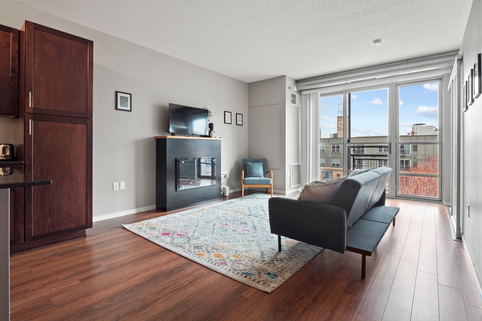Relaxation Redefined: Unwind and Recharge in the Stylish Living Room Oasis