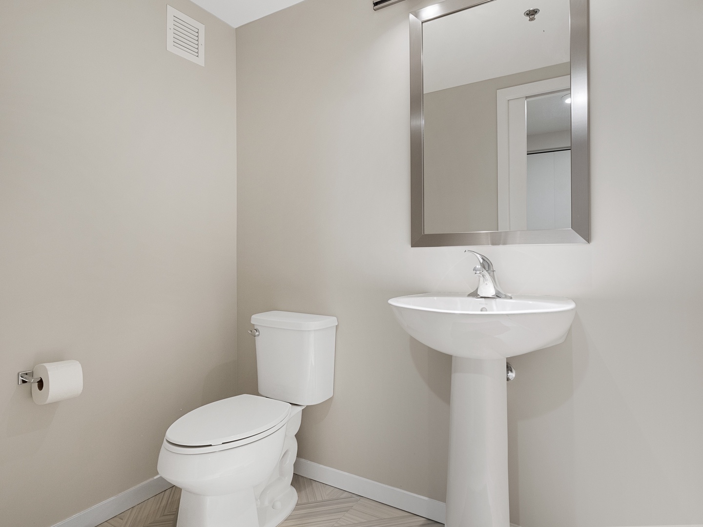 Discover the beauty of simplicity in this minimalist bathroom design