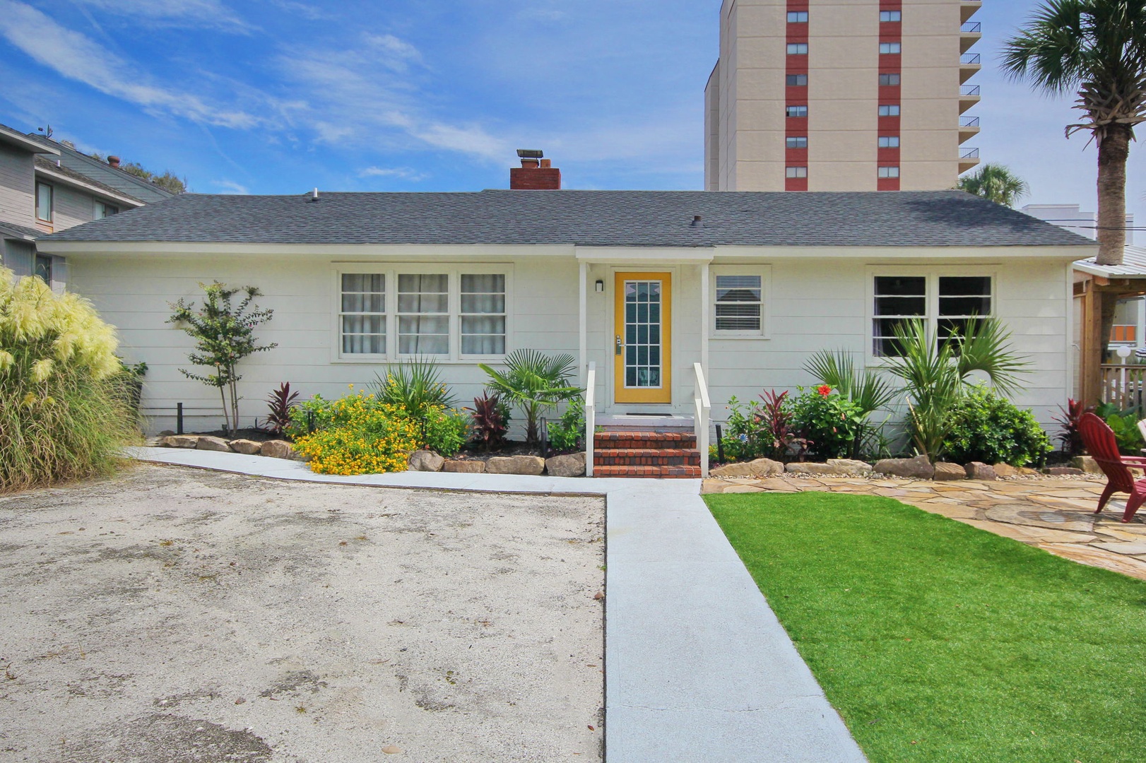 4-web-or-mls-IMG_Holiday Shores_Exterior_03