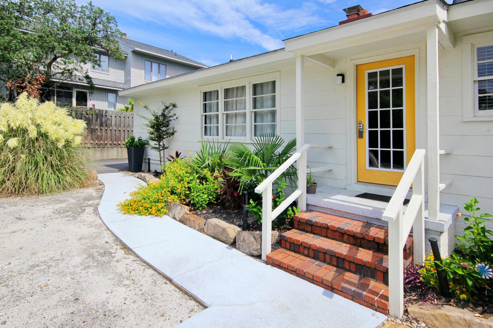 3-web-or-mls-IMG_Holiday Shores_Exterior_02